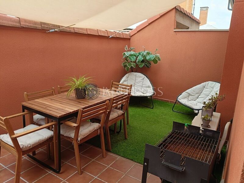 Foto 30edab29-f121-4ceb-8945-88b8e54aa561. Duplex con riscaldamento parcheggio piscina in Méntrida