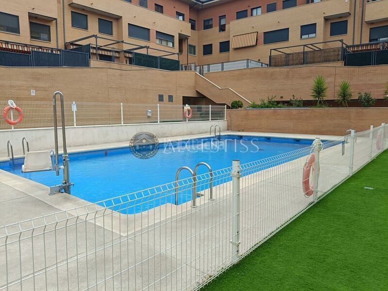 Foto 4fc987ab-961a-4615-beab-cfb94deada77. Duplex con riscaldamento parcheggio piscina in Méntrida