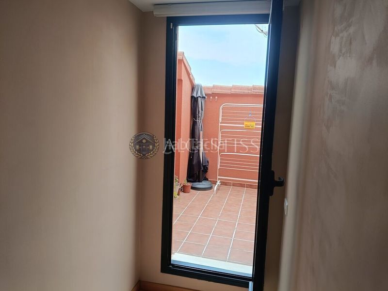Foto b80f45fb-9bc2-4094-8252-e4cb6f13a7c0. Duplex con riscaldamento parcheggio piscina in Méntrida