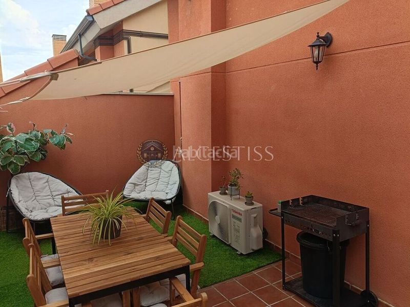 Foto bd306e37-ac29-4adc-8f04-9d5b6dc4cddd. Duplex con riscaldamento parcheggio piscina in Méntrida