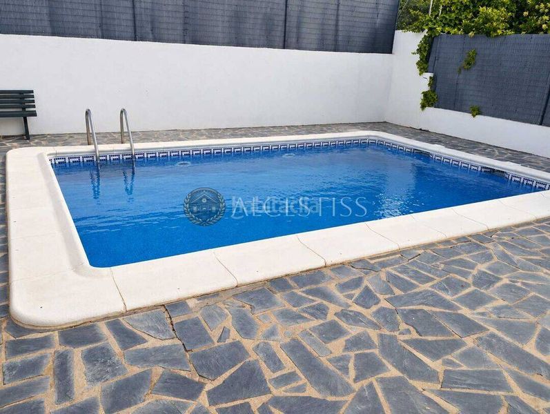 Foto 004568ad-d9b4-4b24-9b14-588e2c661e4c. Xalet amb calefacció aparcament piscina a Méntrida