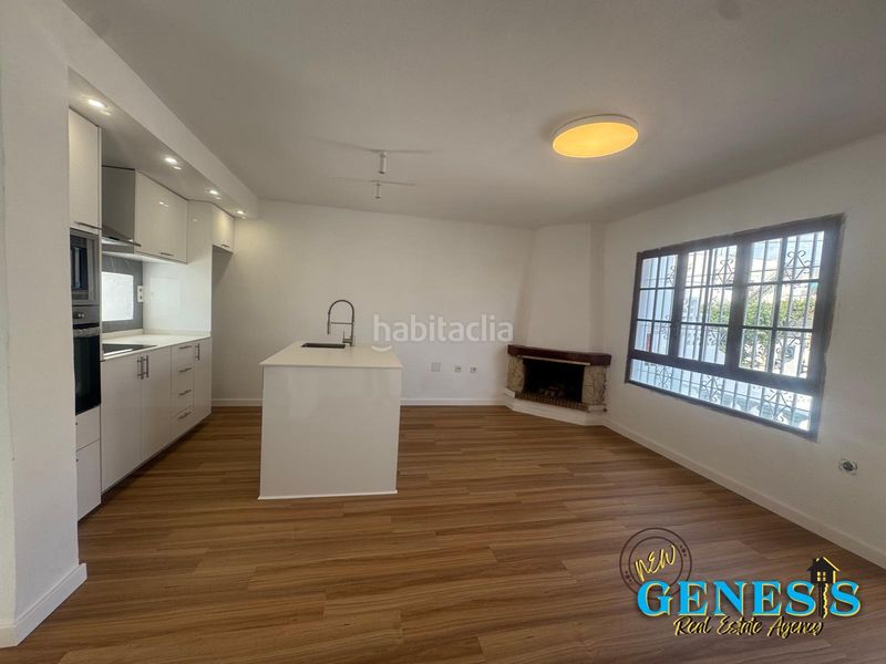 Foto 5951a3aa-151c-4186-a020-e8935f168d40. Casa amb xemeneia aparcament a Zona los Frutales Torrevieja