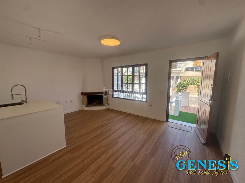 Foto 7a5a2443-0fd9-49b9-95ed-4b124e7d8f51. Casa amb xemeneia aparcament a Zona los Frutales Torrevieja