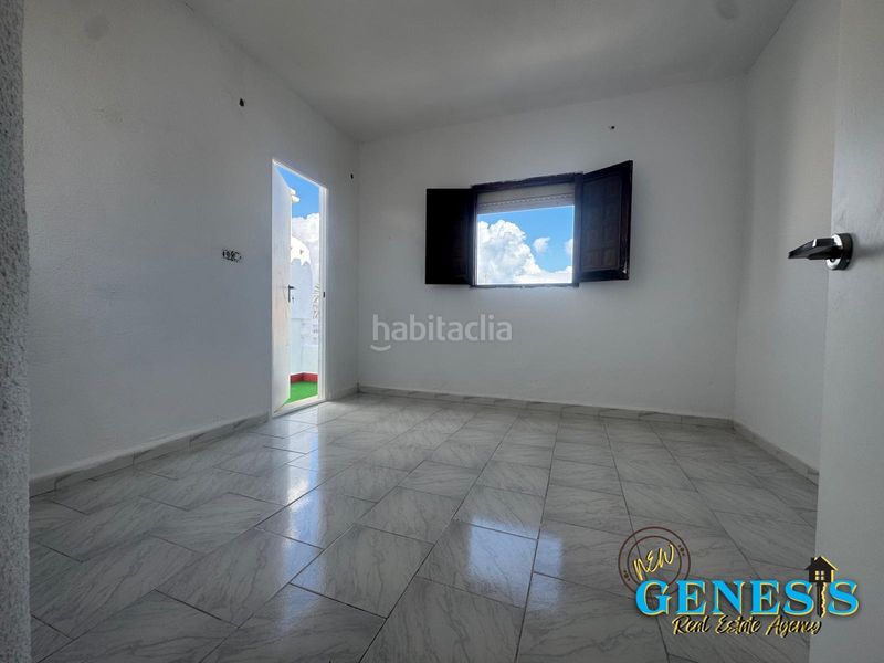 Foto e01bd64a-a8ed-4663-9db3-726c1d13a7a8. Casa amb xemeneia aparcament a Zona los Frutales Torrevieja