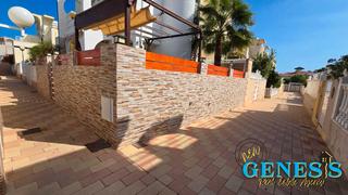 Doppelhaus  Calle abedul. Exclusiva vivienda tríplex de esquina con solárium privado, a 80