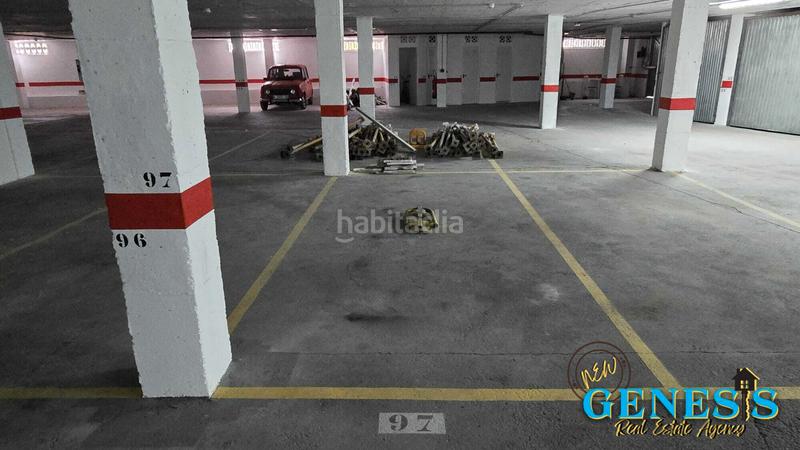 Foto bb456048-b5ef-4b1d-9555-f12791e5a3c0. Aparcament cotxe a calle parís 90 a nueva Torrevieja Torrevieja