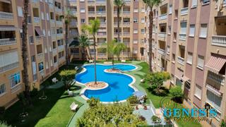 Pis  Calle del huerto. Encantador apartamento en planta baja con vistas a la piscina y