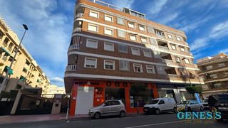 Apartamento en Calle villa madrid 32. Residencial privado - 70m� - 2d - balc�n acristalado