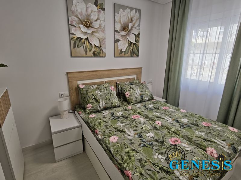 Foto 0d7d256e-4b27-40a0-8a41-9d5c8856782d. Apartament amb piscina a Antonio Machado Torrevieja