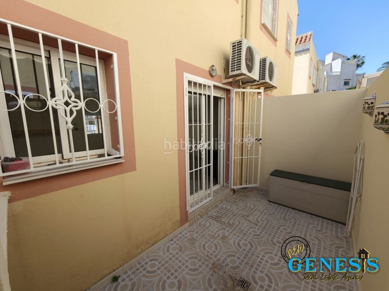 Foto 453f76eb-b91a-4552-b1d7-b1673ef82d98. Casa aparellada amb piscina a Villamartín-Las Filipinas Orihuela