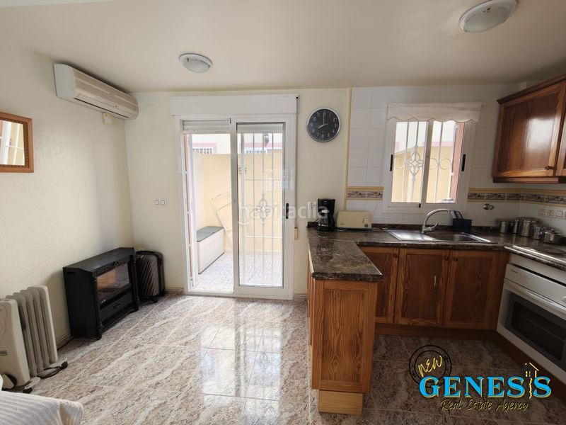 Foto 570ce7a8-6153-4282-8b55-956565ea0140. Casa aparellada amb piscina a Villamartín-Las Filipinas Orihuela