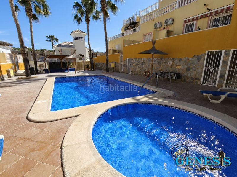 Foto 9c94c10a-06cb-44ff-a36f-278b69bf6abb. Casa aparellada amb piscina a Villamartín-Las Filipinas Orihuela