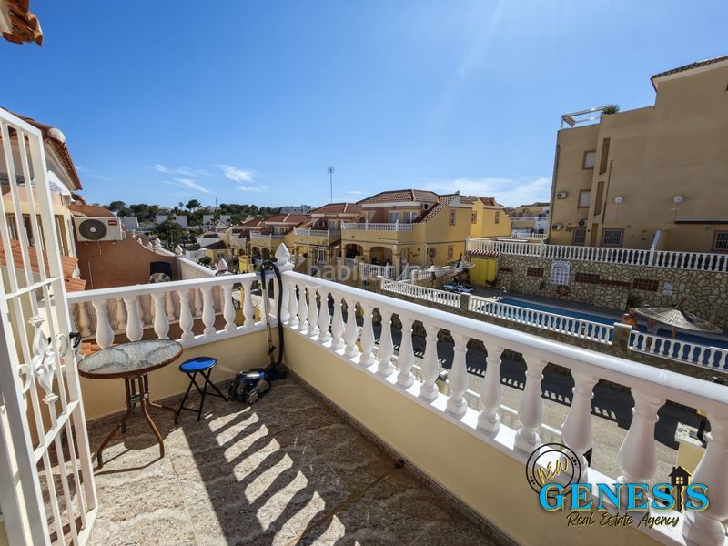 Foto b2e41b09-41ab-4774-ad22-fdcde3fb8909. Casa aparellada amb piscina a Villamartín-Las Filipinas Orihuela