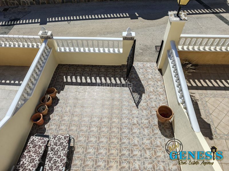 Foto b4033fde-10c4-4f5e-8591-1dac160ffcfe. Casa aparellada amb piscina a Villamartín-Las Filipinas Orihuela