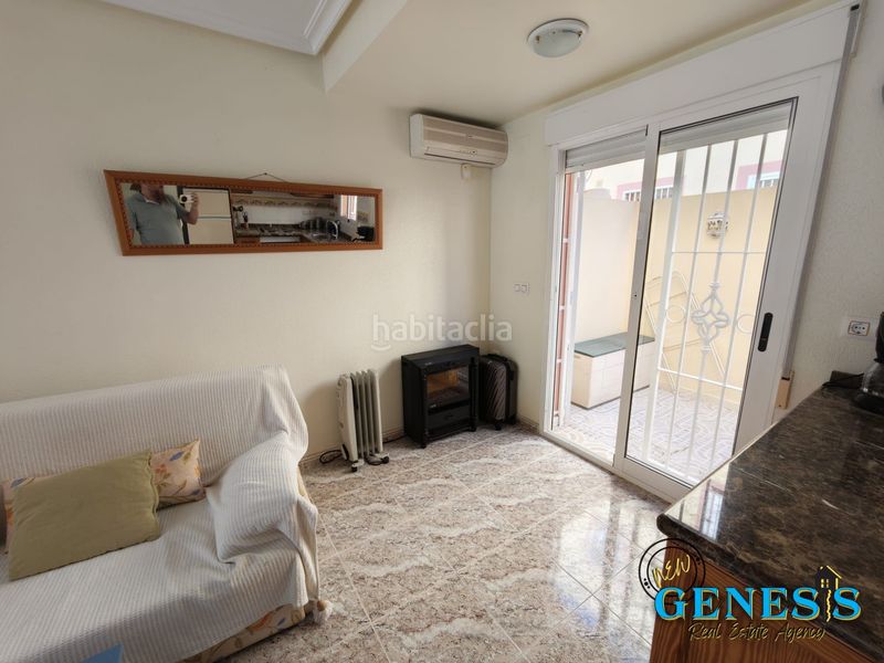 Foto c2ac3f6e-4a04-453e-87e0-e115f194b9e9. Casa aparellada amb piscina a Villamartín-Las Filipinas Orihuela