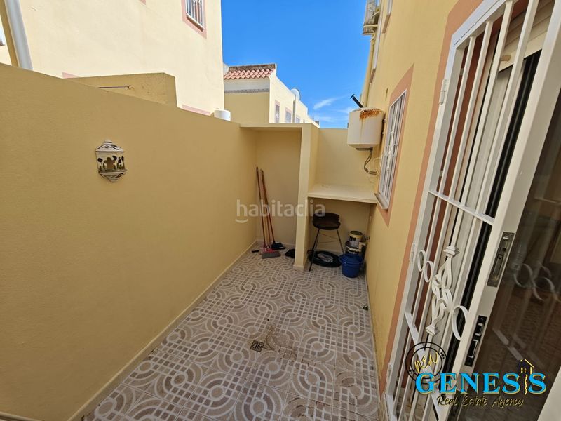 Foto f912568e-73aa-4c1d-94b8-ab8dc3eda100. Casa aparellada amb piscina a Villamartín-Las Filipinas Orihuela