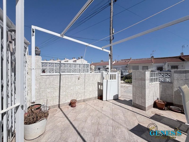 Foto 0f0f29ee-9bd8-4dc8-b546-42b13684cda1. Towny house with fireplace heating in Zona Carrefour - Urbanizaciones Torrevieja