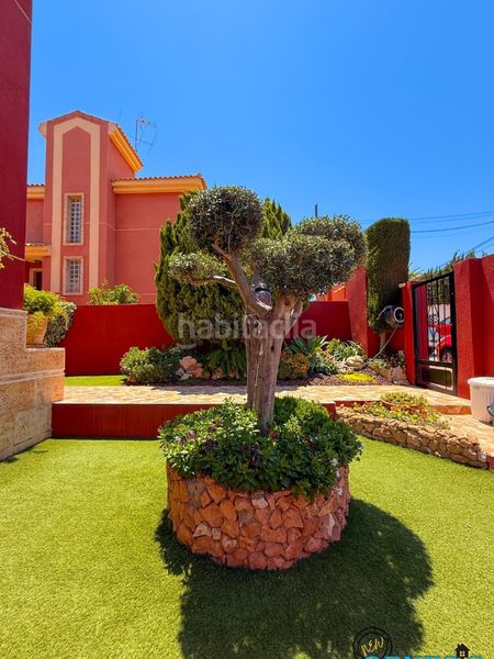 Foto 3273ab5a-96f8-429b-8409-9f16e2d90d08. Casa aparellada amb xemeneia calefacció aparcament piscina a Torrevieja