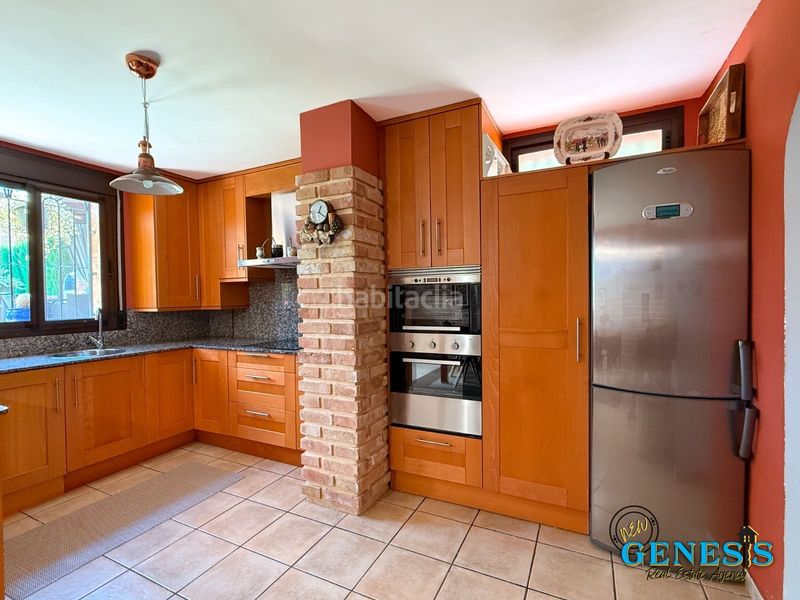 Foto 450169f0-d19a-41ba-9bde-734804e4b17f. Casa aparellada amb xemeneia calefacció aparcament piscina a Torrevieja