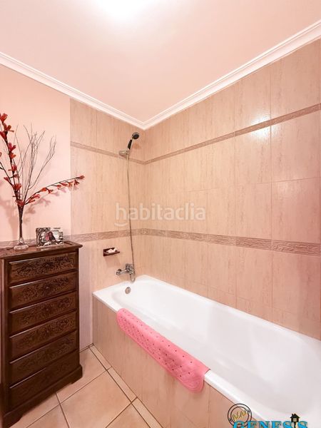 Foto 452fab97-a490-450e-b6e7-749007874172. Casa aparellada amb xemeneia calefacció aparcament piscina a Torrevieja