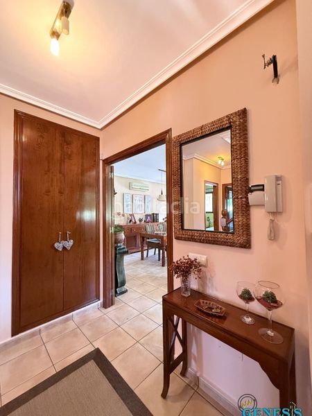 Foto 5fe303ad-0d0a-4d19-b1d3-a0b5a794343e. Casa aparellada amb xemeneia calefacció aparcament piscina a Torrevieja