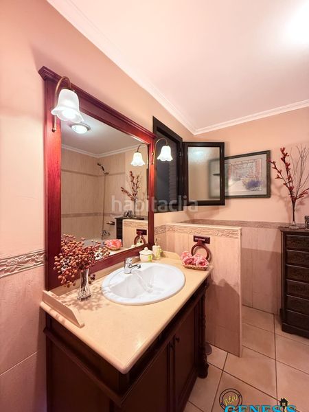 Foto a5077b29-5d03-4c2f-a2f1-59184234c85e. Casa aparellada amb xemeneia calefacció aparcament piscina a Torrevieja