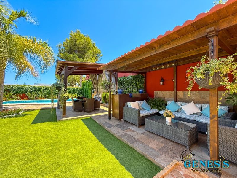 Foto de6a965b-4c19-418b-8804-e48d8e73a1b9. Casa aparellada amb xemeneia calefacció aparcament piscina a Torrevieja