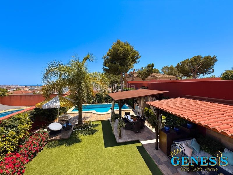 Foto ee303c7c-db1f-4e4e-9f9f-34c922b79d39. Casa aparellada amb xemeneia calefacció aparcament piscina a Torrevieja