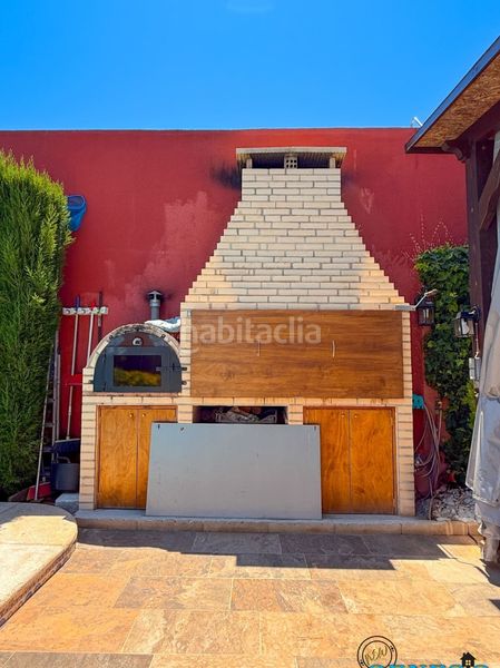 Foto ffb386e5-31f1-4cf4-ac64-ffce88b8be87. Casa aparellada amb xemeneia calefacció aparcament piscina a Torrevieja