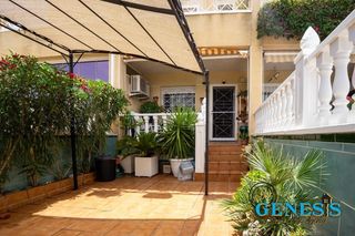 Casa aparellada a Calle del lago 45