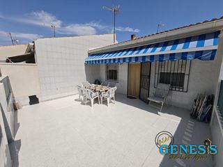 Casa aparellada  Calle urano