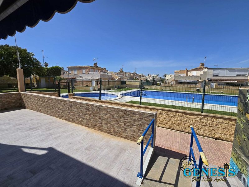 Foto cc1edfdd-51f0-4efa-90d5-8d9aead7f5ba. Casa bifamiliare in calle manuel tarin sala 113 in Torrevieja