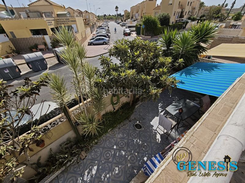Foto efd8c3e9-4943-4418-8a61-515e4d1d1383. Casa bifamiliare in calle manuel tarin sala 113 in Torrevieja