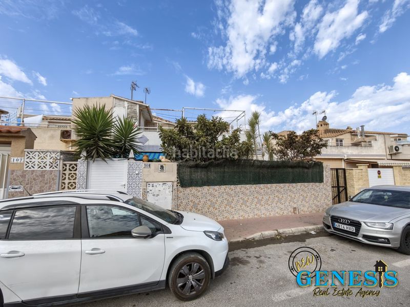 Foto ff2f45d0-e52a-414c-be47-2b59ddaeb772. Casa bifamiliare in calle manuel tarin sala 113 in Torrevieja