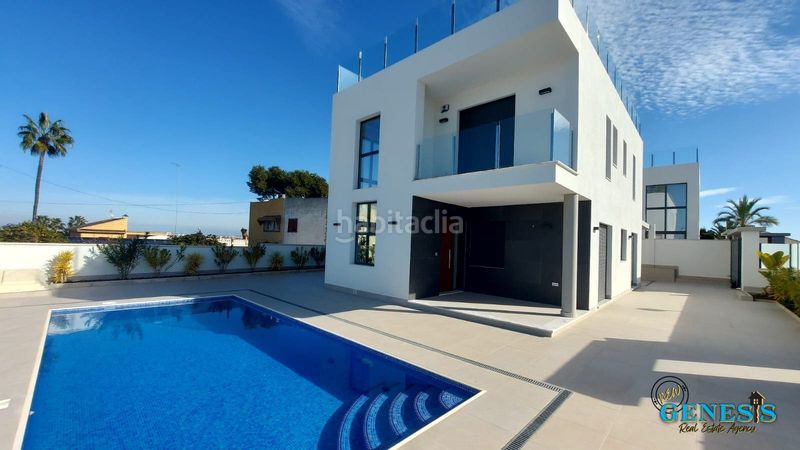 Foto abd6bbe6-ae0d-417c-bc76-7bd2ae3b25fc. Xalet amb aparcament piscina a Los Balcones-Los Altos Torrevieja