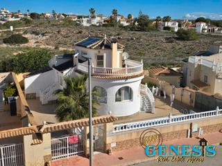 Casa en Calle estocolmo 9. Chalet independiente con encanto y sostenibilidad