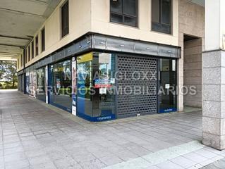 Location Local commercial  Rúa das teixugueiras. Bajo acondicionado de 220 m2 con mucha fachada