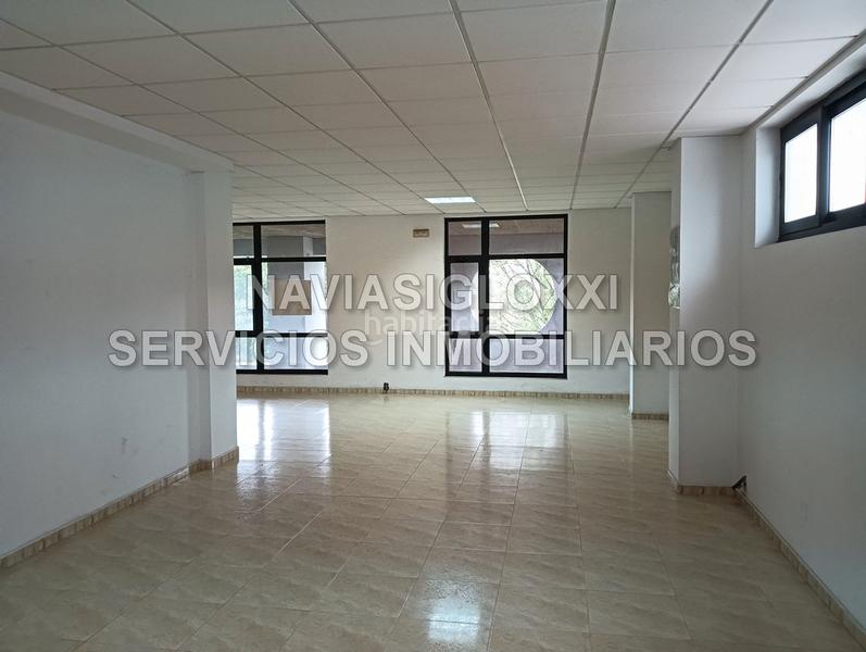 Foto 60b53572-86fd-4d66-8de5-da07ebabe888. Bureau dans rúa das teixugueiras 19 dans Navia Vigo