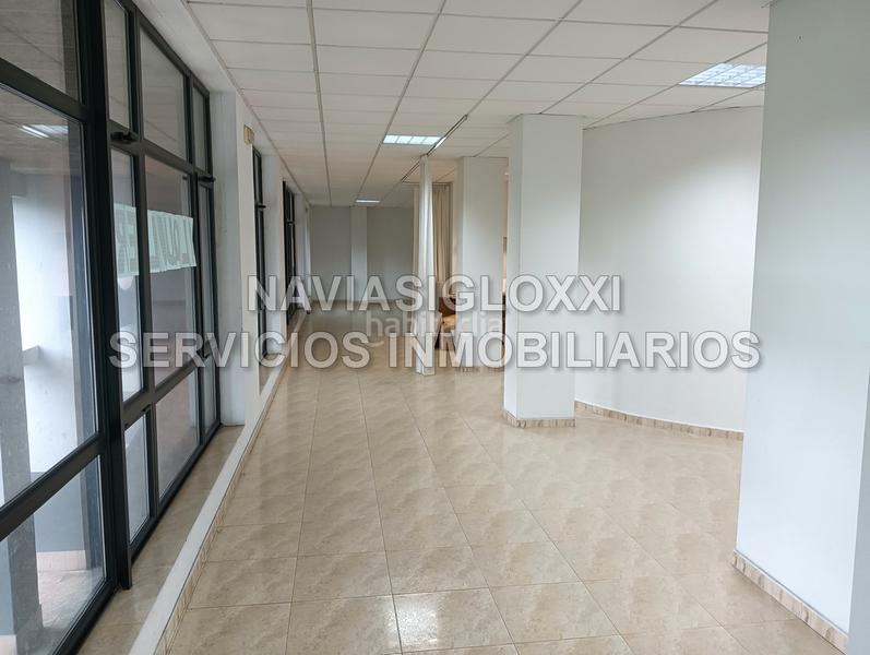 Foto 82b21eb4-98b5-453e-af44-1904604372f1. Bureau dans rúa das teixugueiras 19 dans Navia Vigo