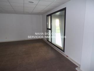 Oficina a Navia. Oficina con ascensor con inquilino.