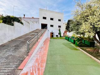 Casa adossada a De l'empordà 48. Figueres.edificio en venta cempordà.