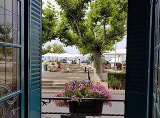 Local Comercial a De catalunya 11. Se traspasa restaurante en pleno rendimiento en roses.