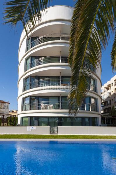 Foto 2bb2a53e-3a8f-4a28-90de-463b96f180b1. Apartamento en marítim 31 ático en 1 línea con solárium, preciosas vistas y licencia turística. en Roses