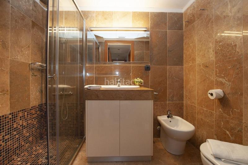 Foto 4fd8c6a8-eb70-478b-a1d2-c0e0da8d416e. Apartamento en marítim 31 ático en 1 línea con solárium, preciosas vistas y licencia turística. en Roses