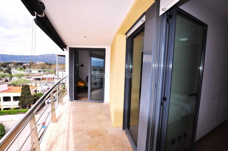Foto 911b257c-39d1-48e3-b758-9abe4a5e5da6. Apartamento en marítim 31 ático en 1 línea con solárium, preciosas vistas y licencia turística. en Roses