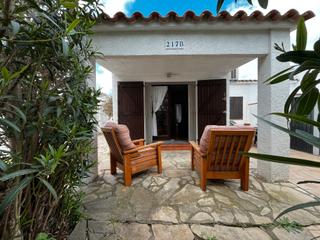 Xalet a Puigmal-e1 243. Casa de planta baja con tres dormitorios y patio.