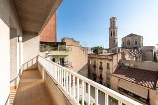 Àtic a Sants celi i rústic 6. Tu ático en el centro de figueres espacio, luz y una gran terraz