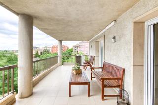 Appartement à Mare de déu de montserrat 23. Edificio maxim.