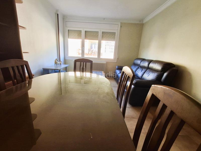 Foto f79be955-3729-497f-8c7b-c8f030dd805b. Apartamento piso de 3 dormitorios zona eixample en Figueres