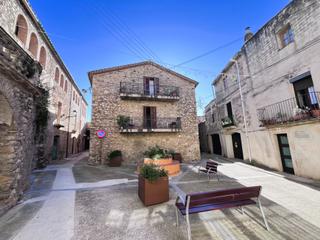 Masia  Garriguella 7. Encantadora casa de pueblo en el corazón del casco histórico de